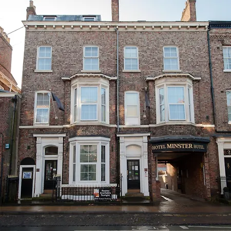 מלון The Minster 3*