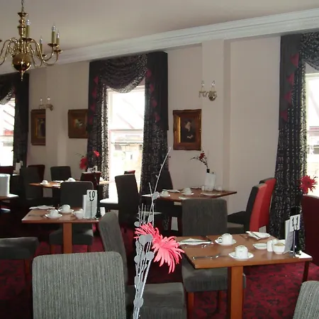 מלון The Minster 3*